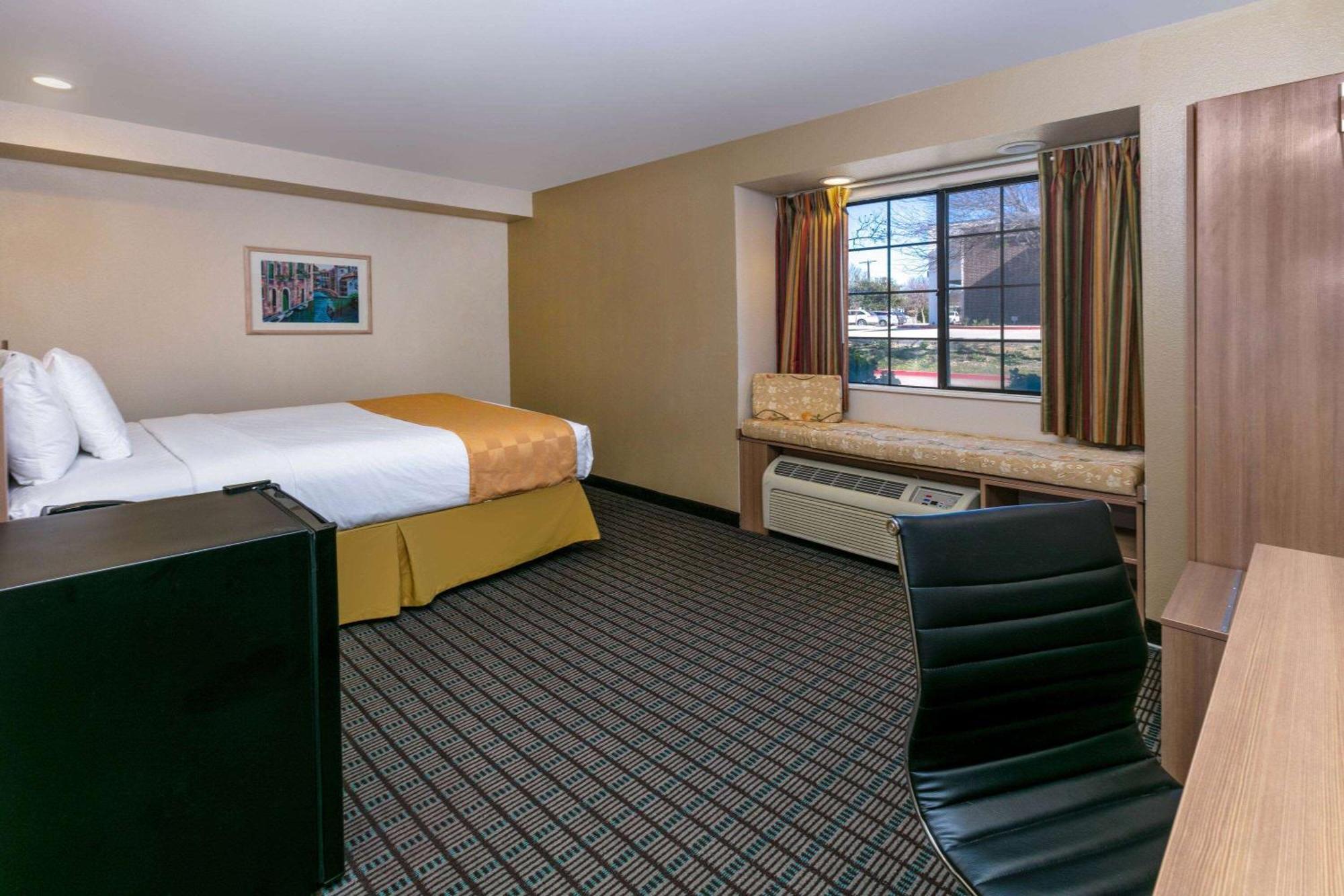 Travelodge By Wyndham Arlington/Dallas Area Ngoại thất bức ảnh