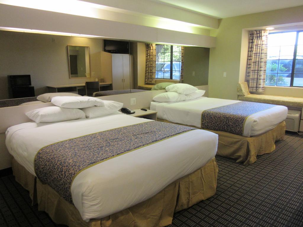 Travelodge By Wyndham Arlington/Dallas Area Ngoại thất bức ảnh
