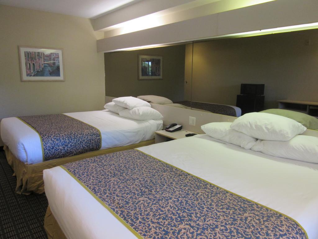 Travelodge By Wyndham Arlington/Dallas Area Ngoại thất bức ảnh