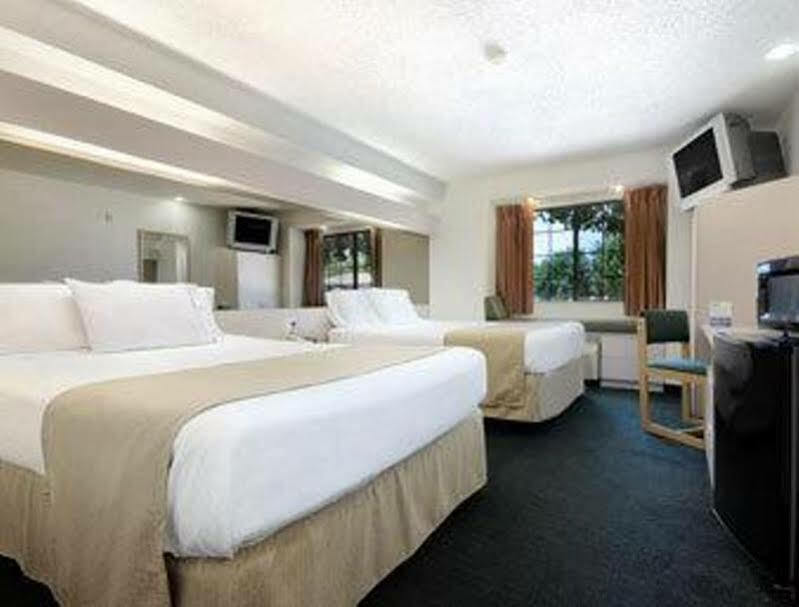 Travelodge By Wyndham Arlington/Dallas Area Ngoại thất bức ảnh