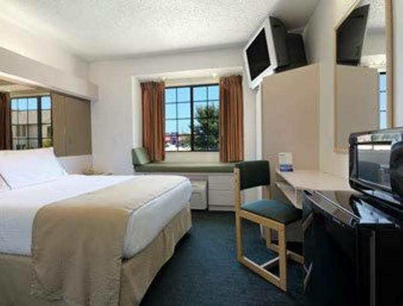 Travelodge By Wyndham Arlington/Dallas Area Ngoại thất bức ảnh