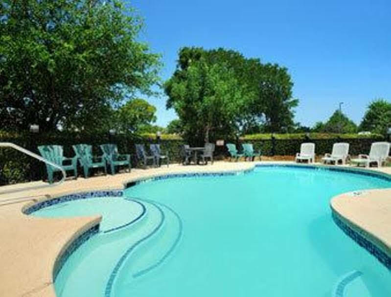Travelodge By Wyndham Arlington/Dallas Area Ngoại thất bức ảnh
